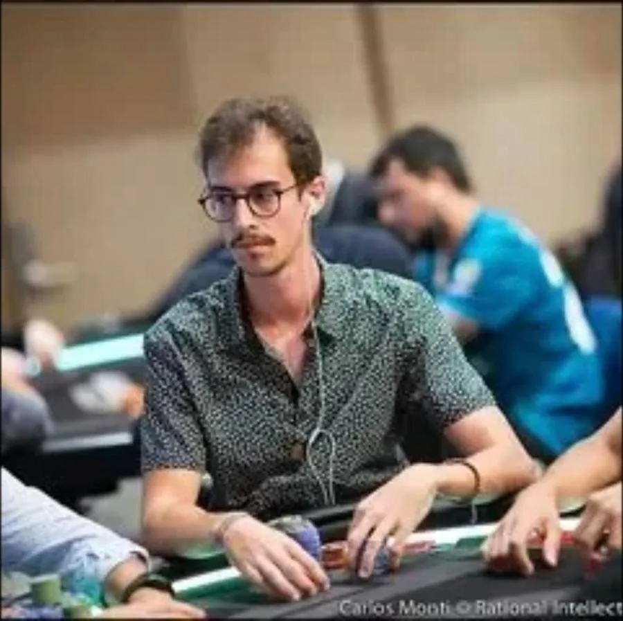 A student playing in a busy live tournament room